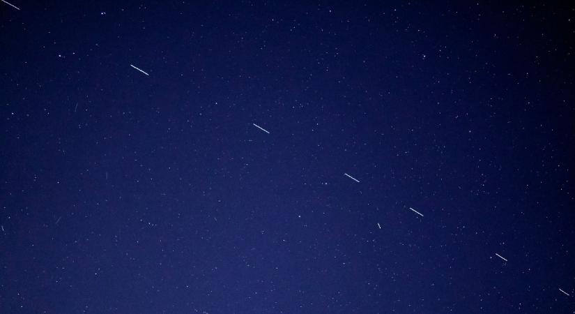 Rejtélyes fényjelenség jelent meg az égen - „A férjemmel még viccelődtem is, hogy talán ufók azok”