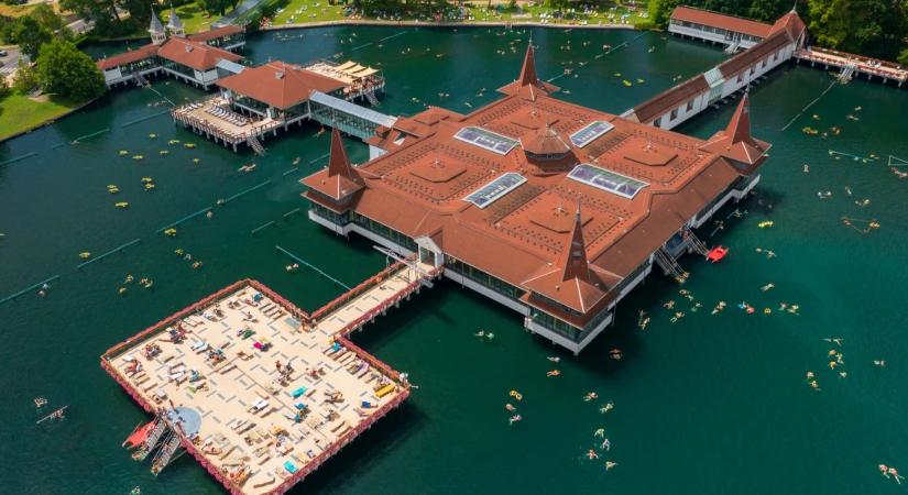 Ez izgalmas: kiderült, mi rejtőzik a Hévízi-tó mélyén!