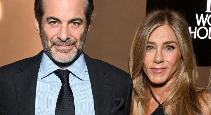 Jennifer Aniston új párja mellett teljesen kivirult – imádják egymást a legújabb közös fotójukon