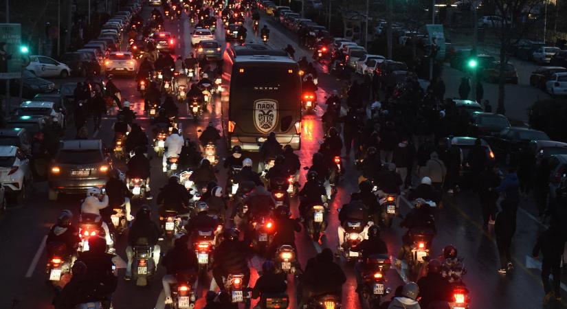 Bombát találtak Varga Barnabásék busza mellett, a magyar válogatott sztárját máris bajnokként méltatják