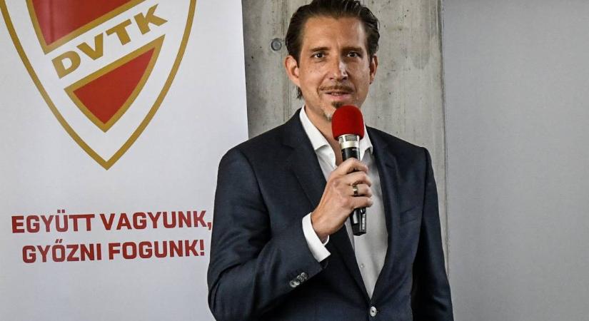 „Sántha, takarodj!” – nem felejtették el követelésüket a visszatérő ultrák Diósgyőrben