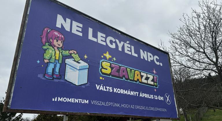 Óriásplakát-kampányt indított a Momentum, a fiatalokat szeretnék megszólítani