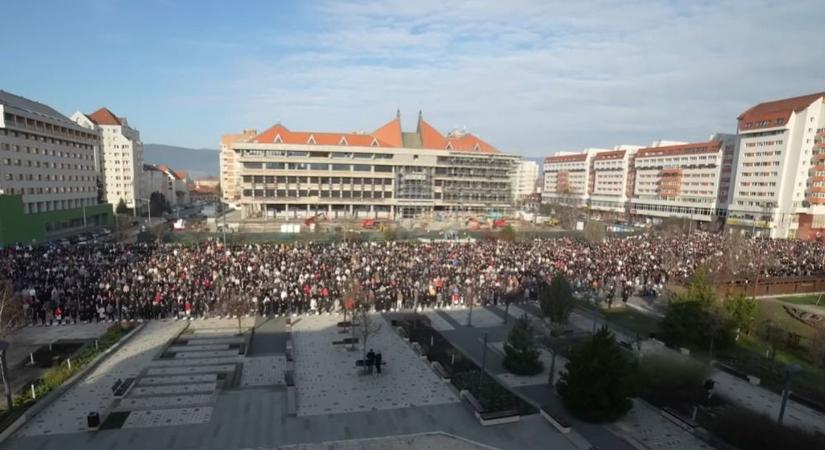 Több ezren várták a húsvéti ételszentelést Csíkszeredában (VIDEÓ)