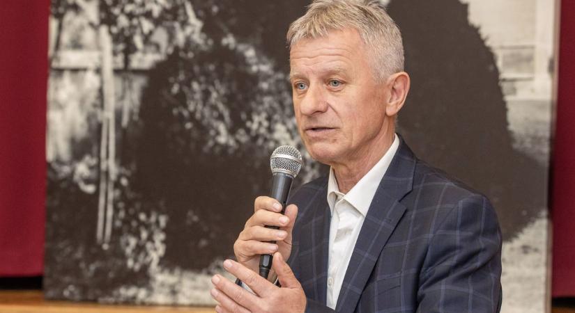 Kiderítettük a titkot, mit szaval locsoláskor Törő Gábor  videó