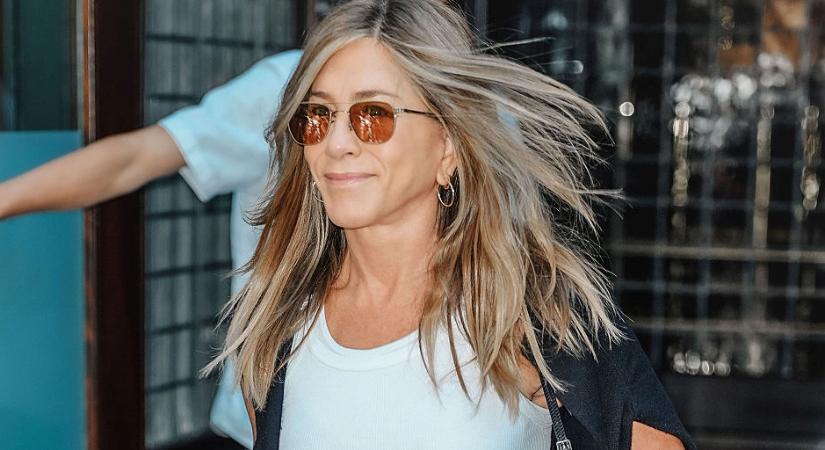 Így építette fel hasizmait 56 évesen Jennifer Aniston – és a módszere ezért működik jobban, mint a hagyományos hasizomgyakorlatok