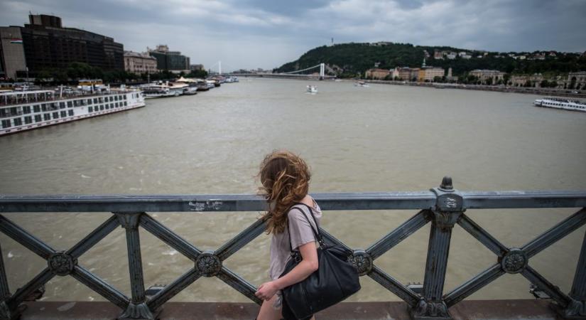 Szélvihar: több megyét érintő riasztást adtak ki