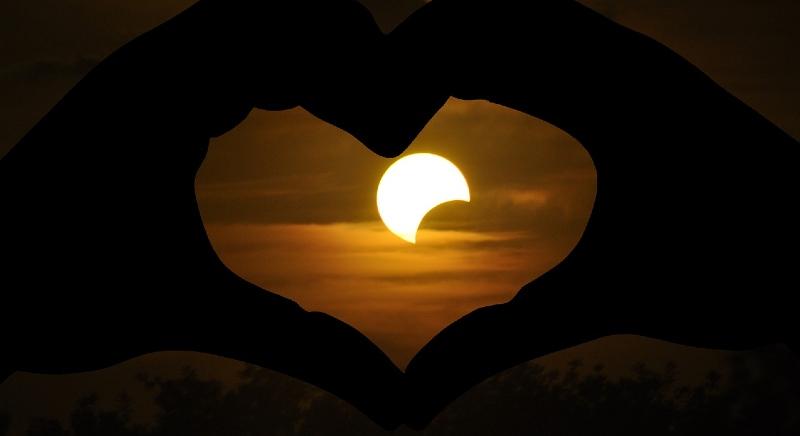 Hat perc sötétség: az évszázad legnagyobb égi jelensége közeleg