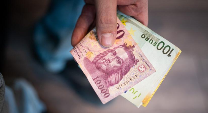 Húsvét hétfőn kicsit erősödött a forint