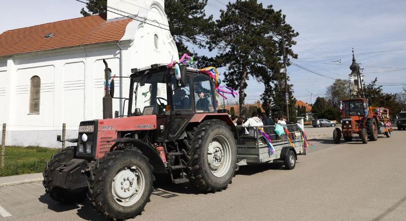 Húsvéti traktoros felvonulás Bőnyben - fotók, videó