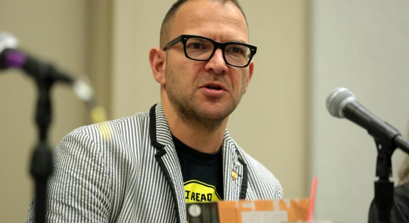 Szép új világot ígért az internet, aztán elszaródott – ez a bestseller receptet ajánl a monstrumplatformok letörésére