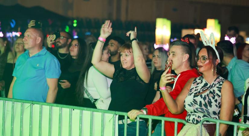 Dübörgő zene, tomboló közönség – ilyen volt a szekszárdi húsvéti party (képgaléria)