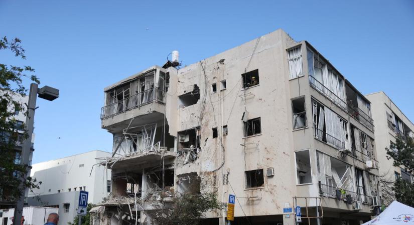 Négy embert ölt meg egy iráni rakéta Izraelben, Libanonban egyre több egészségügyi intézményt támad Izrael