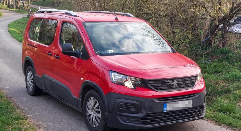 2,5 millió forintért cserélnének motort Péter Peugeot-jában, pedig elvileg ingyen kellene
