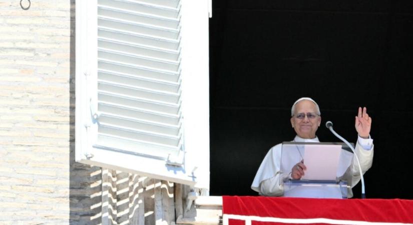 Leó pápa a hazug hírekről is szólt húsvéti beszédében