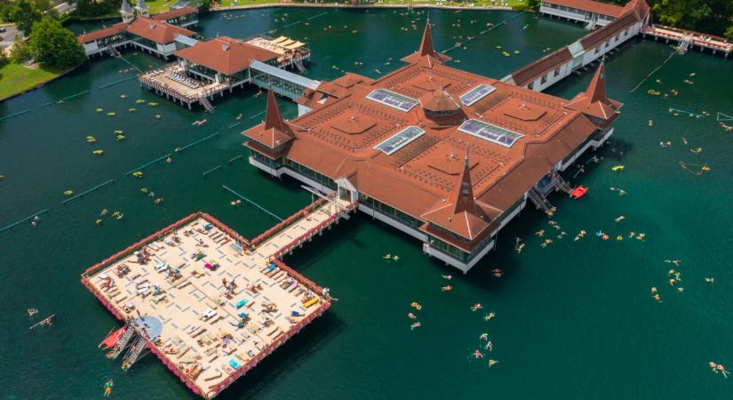 Turisták ezrei fürdenek itt, mégsem sejtik, mi van a mélyben: végre feltérképezték a hazai tó rejtélyes barlangjait