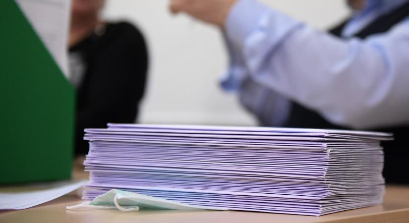 151 ezer levélszavazat már az NVI-nél, elkezdődött az ellenőrzés