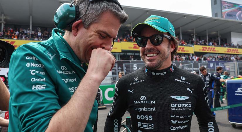 Alonso megható ajándékot kapott az F1-től fia születése után