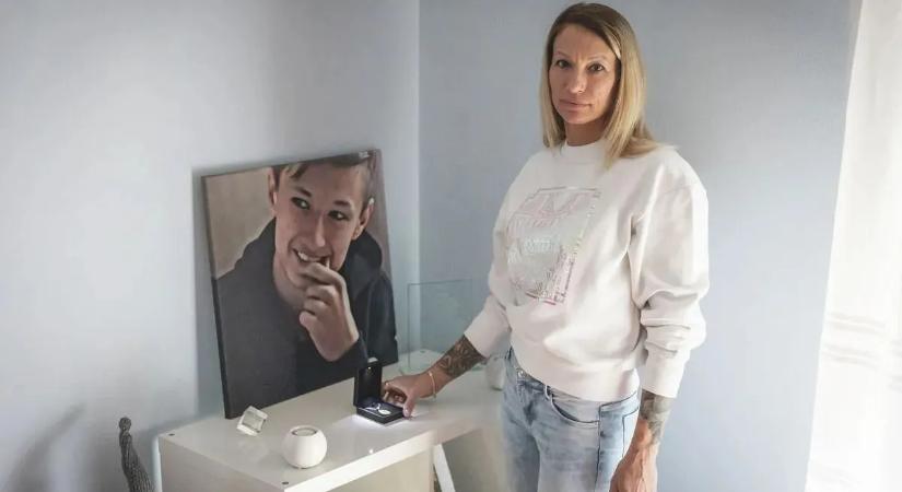 „Ez nem csupán emlékezés, hanem egy mély, belső találkozás” – húsvéti dekorációt kapott a 15 évesen elhunyt Dominik sírja