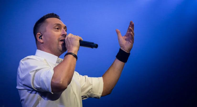 Kívülről fújod Ákos dalait? Ez a kvíz téged is megizzaszthat