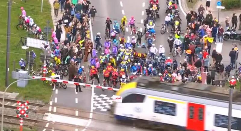 Brsg el kerlhetnek a vasti tjr piros jelzsn thalad bringsok