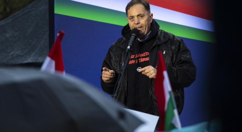 „13-án keressél magadnak egy másik országot, baszd meg” – mondta Pócs János egy tiszásnak