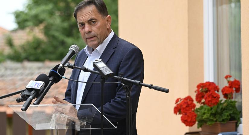 „Április 13-án keressél magadnak egy másik országot, baszd meg!” – mondta Pócs János a jászapáti háziorvosnak, aki szerepel a Tisza Párt országos listáján