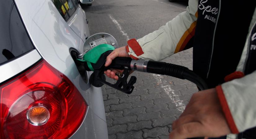 Hatalmas a felháborodás a németeknél, nem erre számítottak: rekordközeli szintre szöktek föl az üzemanyagárak