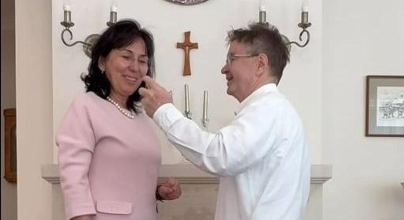 Locsolkodással és jókívánságokkal jelentkeztek a politikusok