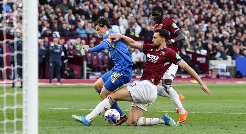 Elegük lett a szurkolóknak: saját játékosuk ellen fordultak a csúnya baki után