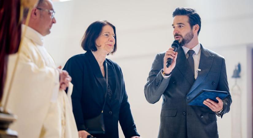 Barcsa Lajos Németországon élcelődik, de a Paderbornból érkezett ajándékot köszöni szépen