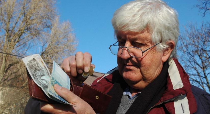 Vissza nem térítendő támogatások nyugdíjasoknak: mutatjuk, mire jár alanyi jogon és mire kérhető plusz pénz