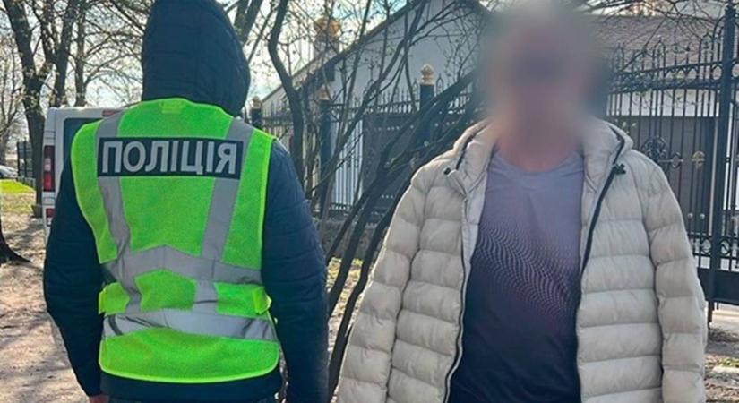 Hason szúrtak egy TCK-katonát Harkivban – a támadót elfogták