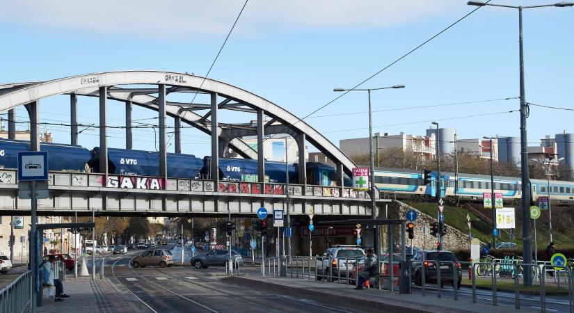 Vonatozók, figyelem: több mint másfél évig teljesen a feje tetejére áll a menetrend