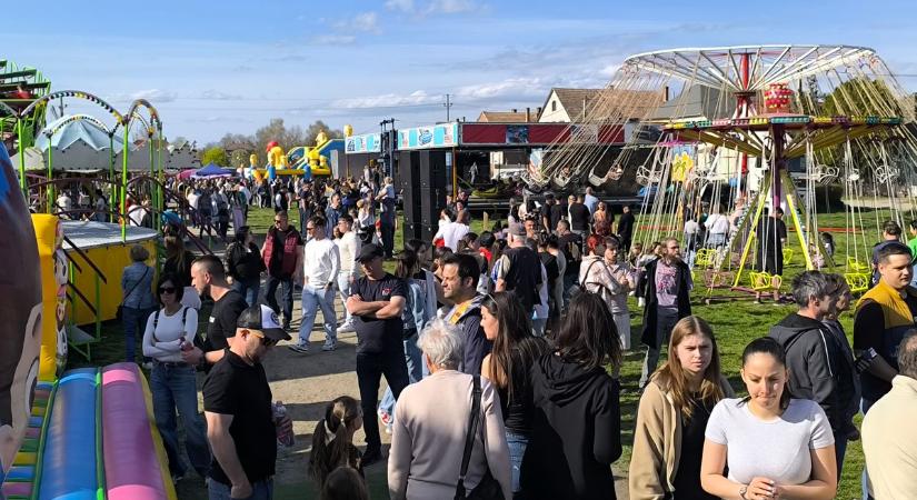 Ilyen egy igazi buli! – Nagyon sokan voltak idén a mözsi búcsúban (képgalériával)