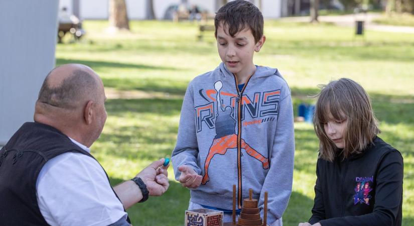 Kézműves foglalkozással és népi játékokkal várták a kicsiket húsvétkor (galéria)