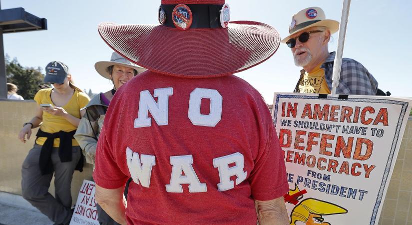 A világbékére a legnagyobb veszélyt jelenleg az Egyesült Államok elnöke jelenti