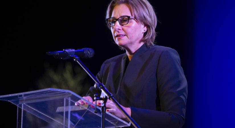 A Fidesz képviselőjelöltjei mellett kampányolt, 15:0 szavazati aránnyal marasztalta el a Nemzeti Választási Bizottság a kecskeméti polgármestert