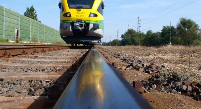 Április 7-étől Budapest-Kelenföld és Ferencváros között csak egy vágányon közlekedhetnek a vonatok