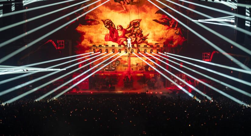 „NEM VAGYOK MESSIÁS, CSAK EGY KIRAKÓDARAB” Beton.Hofi / Papp László Sportaréna