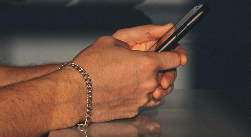 Figyelnek a háttérben? Ezt azonnal kapcsold ki, ha nem akarod, hogy lehallgassanak