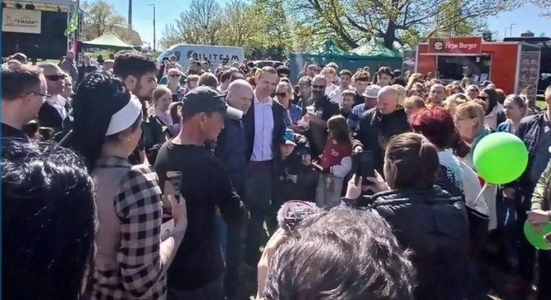 Ezrek tolongtak a hatvani vásárban, hömpölygött a színes forgatag