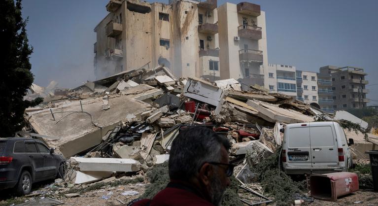 Pokoli következményekkel riogat Irán, rakétatávolságban van az amerikai központ - Az Index percről percre tudósítása a közel-keleti eseményekről