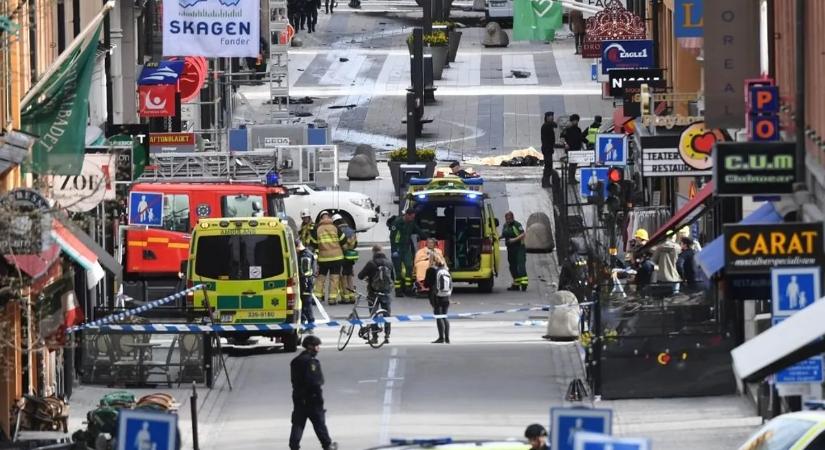 Teherautóval hajtott a tömegbe – sokkoló felvételek a stockholmi terrortámadásról