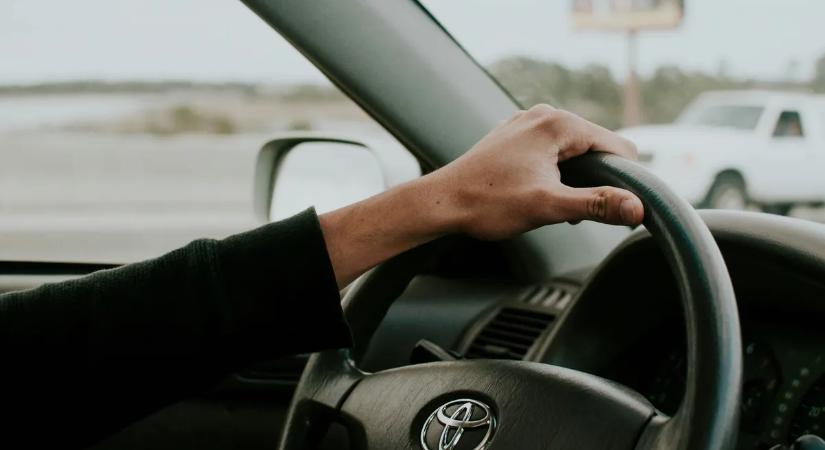 Tisza-adó: Luxus lenne a saját autó