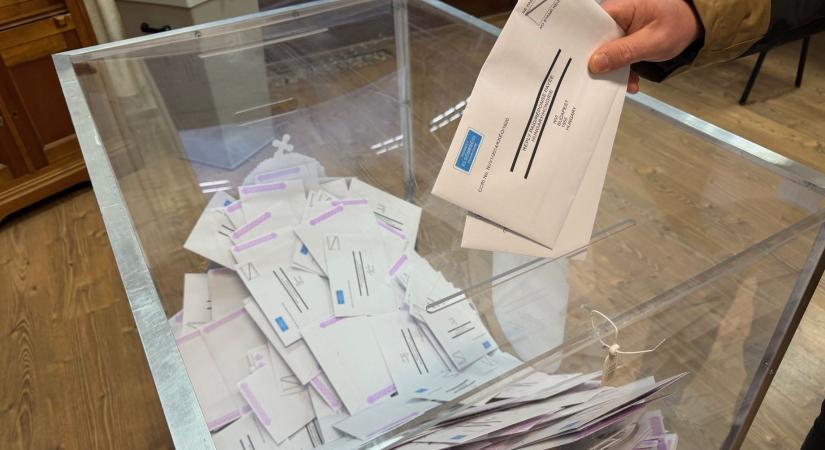 Kiskorú diákok jönnek Erdélyből a Fidesznek kopogtatni