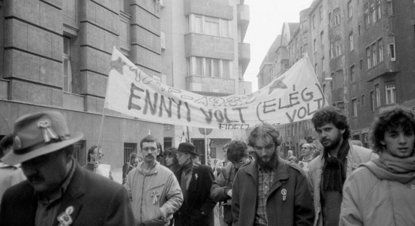 Rendszerváltás negyvenévente