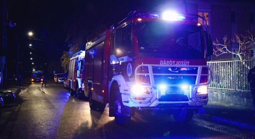 Kigyulladt egy lakóház a szabolcsi településen – mentő érkezett a helyszínre!
