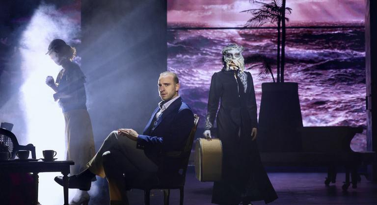 A férj gyanúsan viselkedik, aztán egy elsüllyedt hajóroncsból előkerül egy női holttest