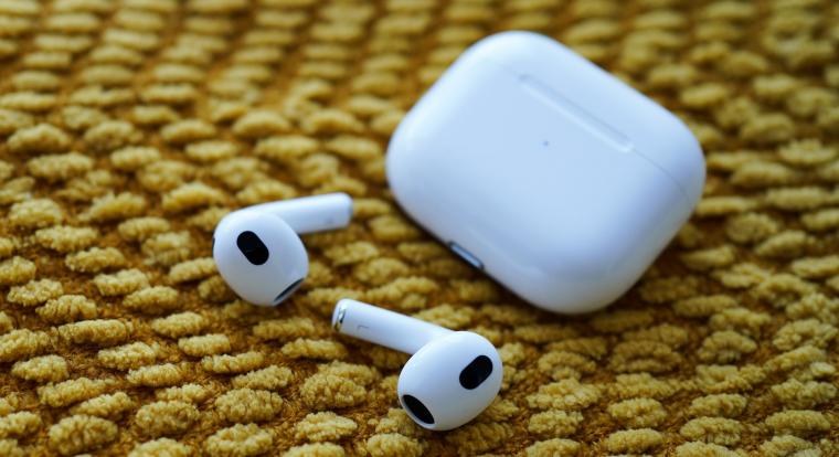 Kamerákkal érkezhet idén egy új Airpods Pro