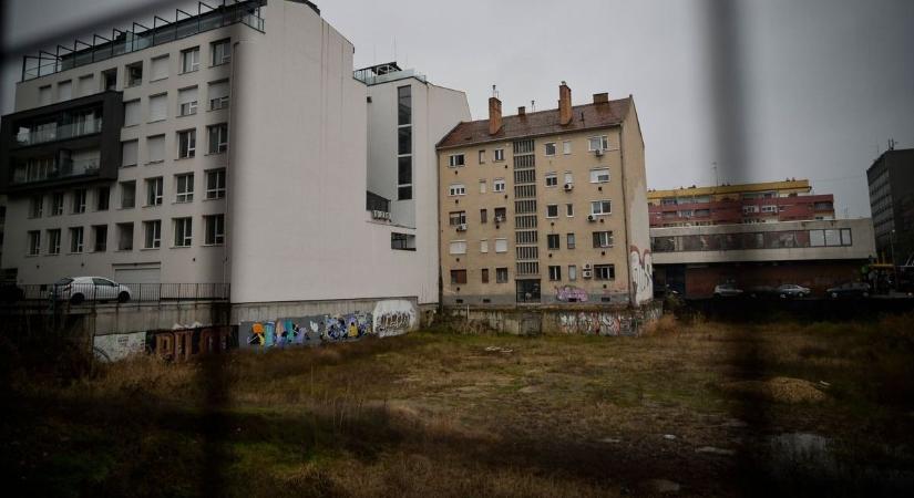 Sokkoló fotók kerültek elő: ilyen volt itt az élet a Centrum-gödör előtt